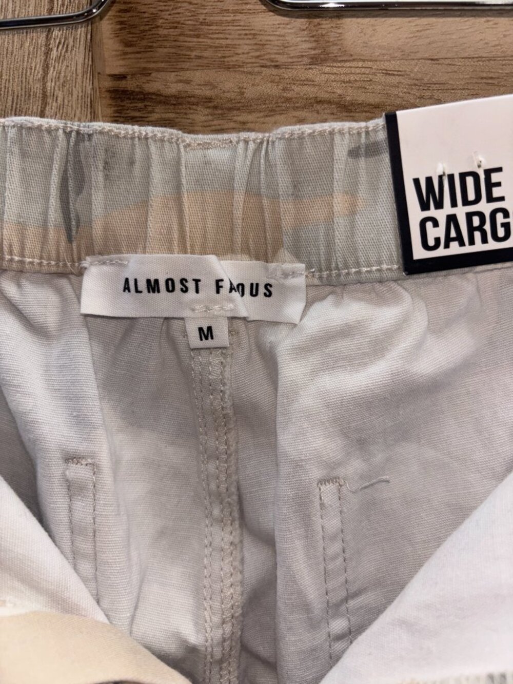 Almost Famous NWT Neutral Camo Wide Leg Cargo Pants Size M - Picture 5 of 6